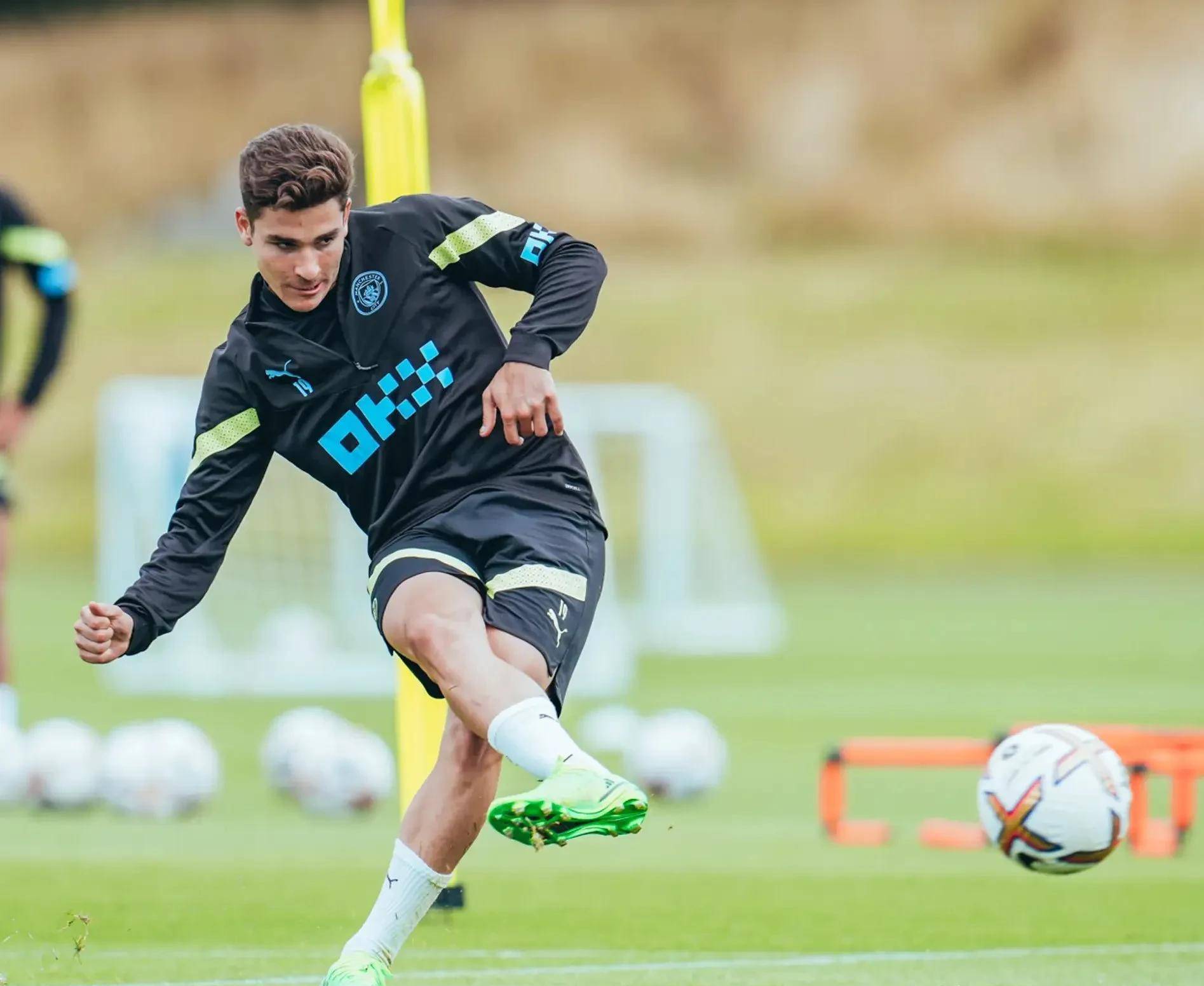 爱游戏娱乐-托特纳姆训练开放日，加时末段调整名单引欢呼，社区盾在即，年轻球员得到机会的简单介绍