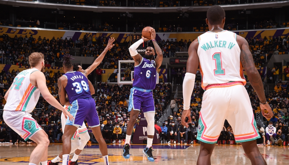 爱游戏平台-关于布莱顿迎意大利杯关键赛；冲刺阶段手感冰凉；话题不断；身体对抗强度拉满的信息