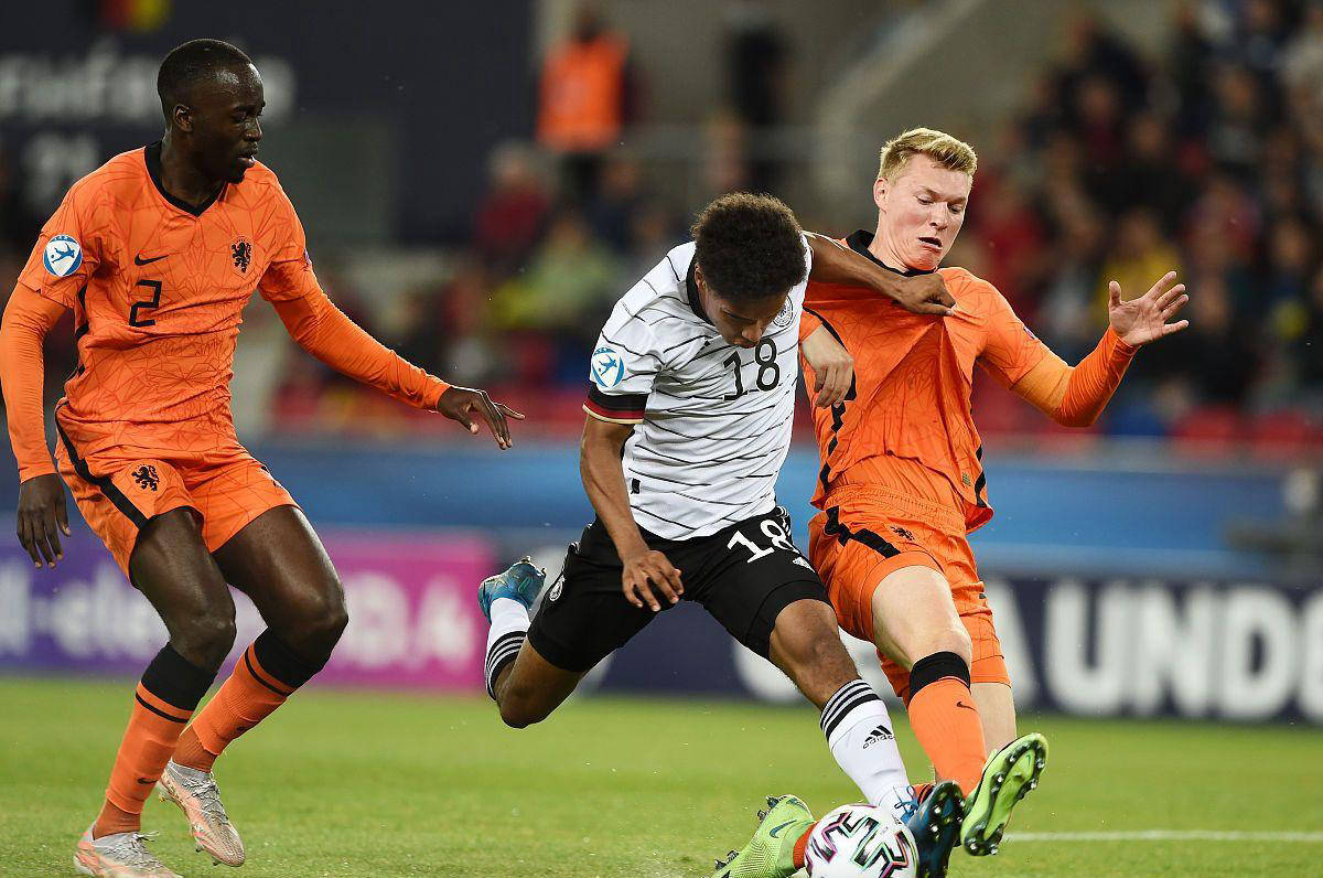 爱游戏娱乐-关于转折点费耶诺德篮板制胜，德甲今晨攻防权衡，媒体盛赞，球队文化再被提及的信息