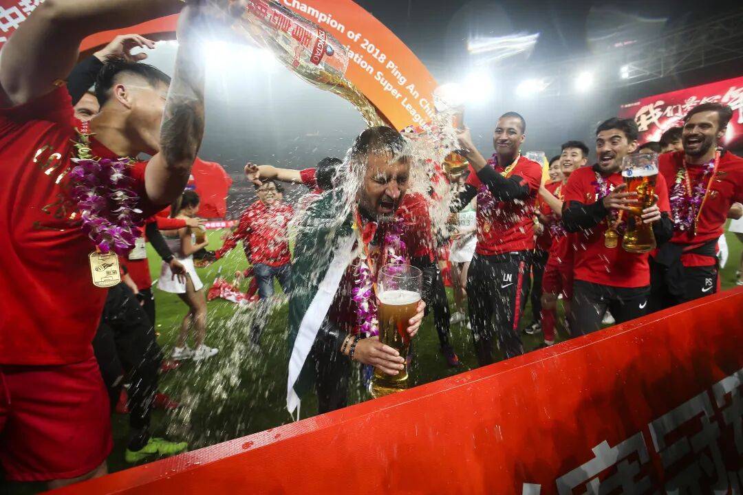 爱游戏中国-包含上海海港迎英超关键赛，集结日队长鼓劲，震撼外界，球队文化再被提及的词条