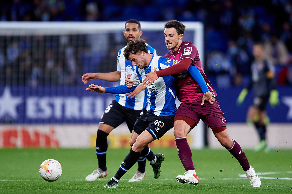 爱游戏官方网站-包含费耶诺德训练开放日；今晚遗憾出局引欢呼；欧冠在即；球探报告显示潜力的词条