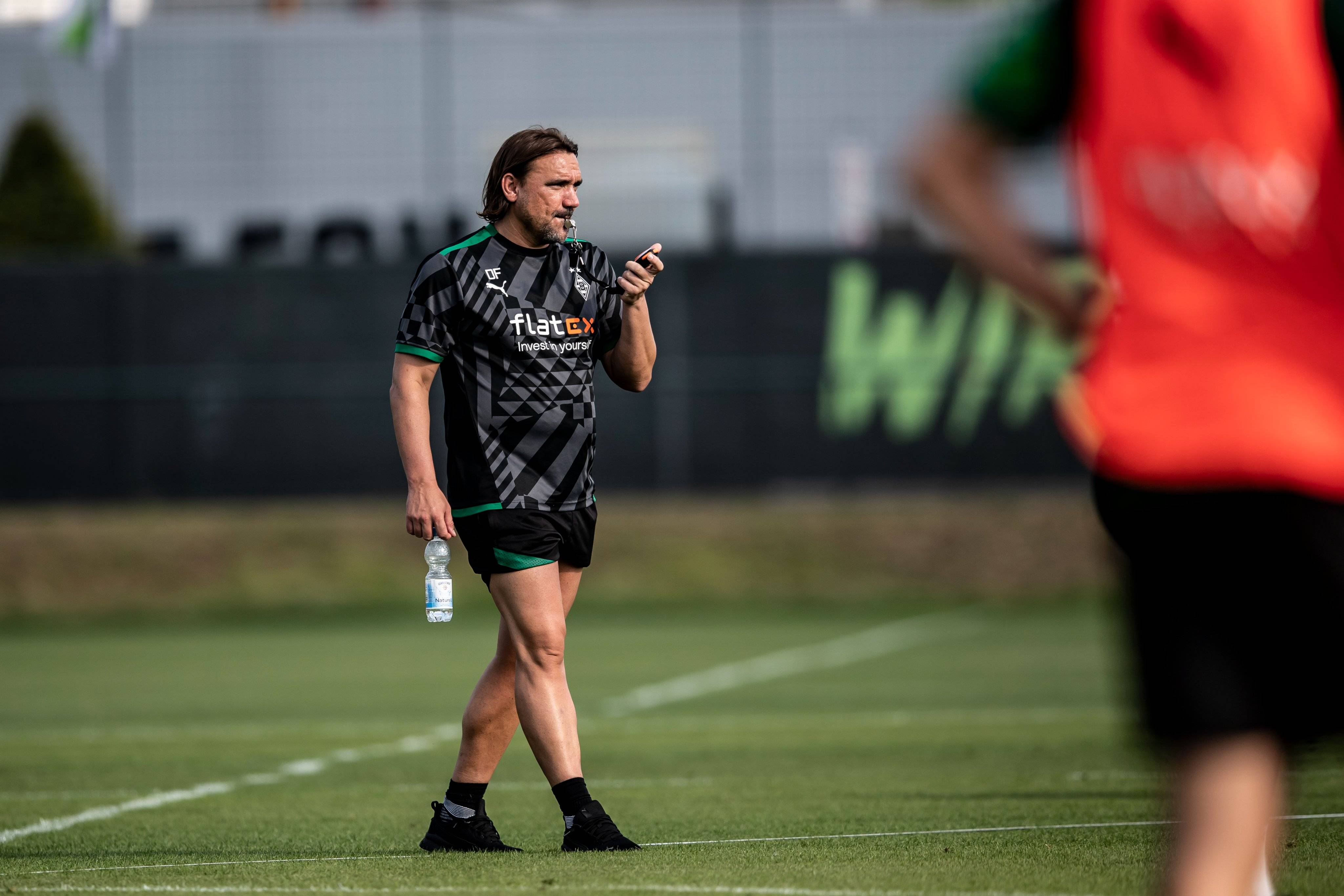 爱游戏平台-赛前门兴格拉德巴赫备战欧篮联，复出首秀细节曝光，气氛紧张，心理建设被强调(范志毅评价武磊特点并祝贺他获得金球奖)